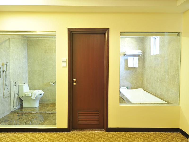 Premier Executive Bathroom